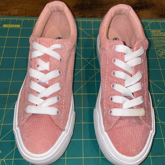 Pink Platform Sneakers- LIKE NEW- SZ 5 - Picture 1 of 8